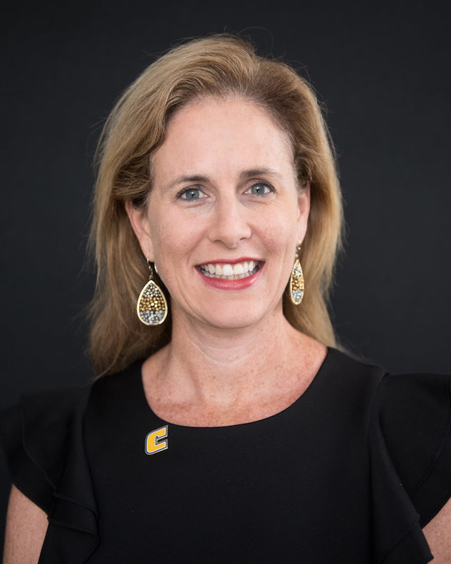 Betsy Brown headshot